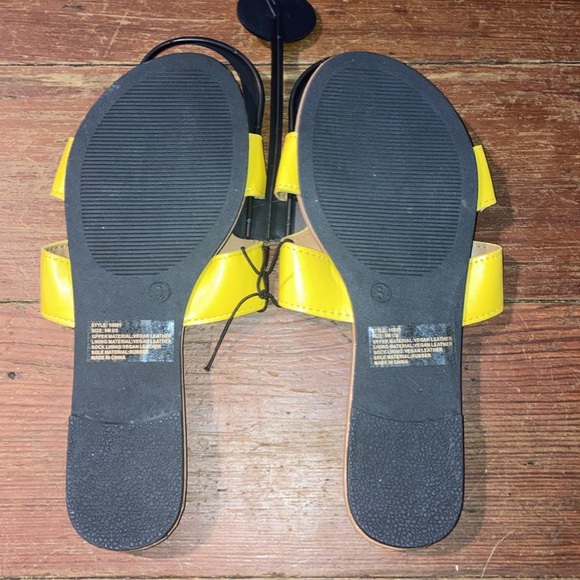 Rue21 women’s yellow sandals - Picture 2 of 5